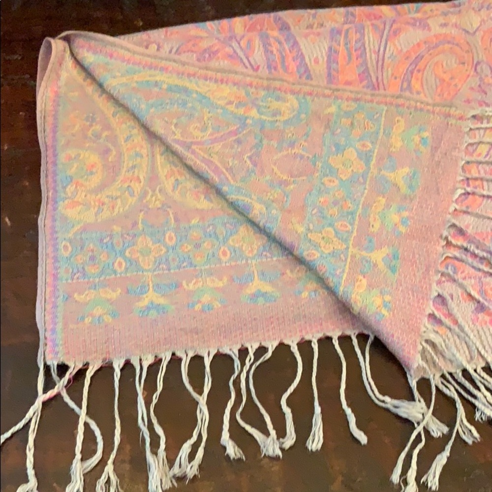 Ladies scarf or shawl
